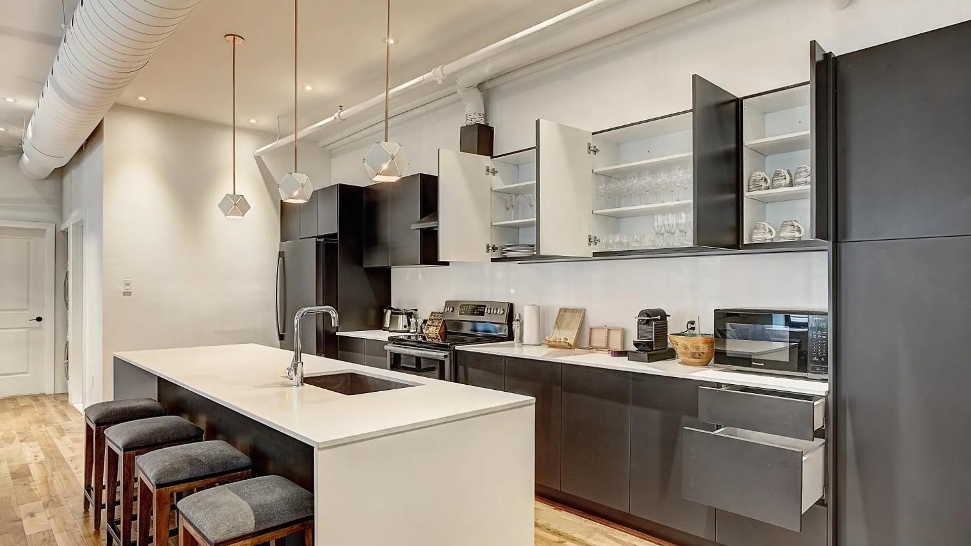 Saint Sulpice Lofts By Bakan - Old Montréal Canada