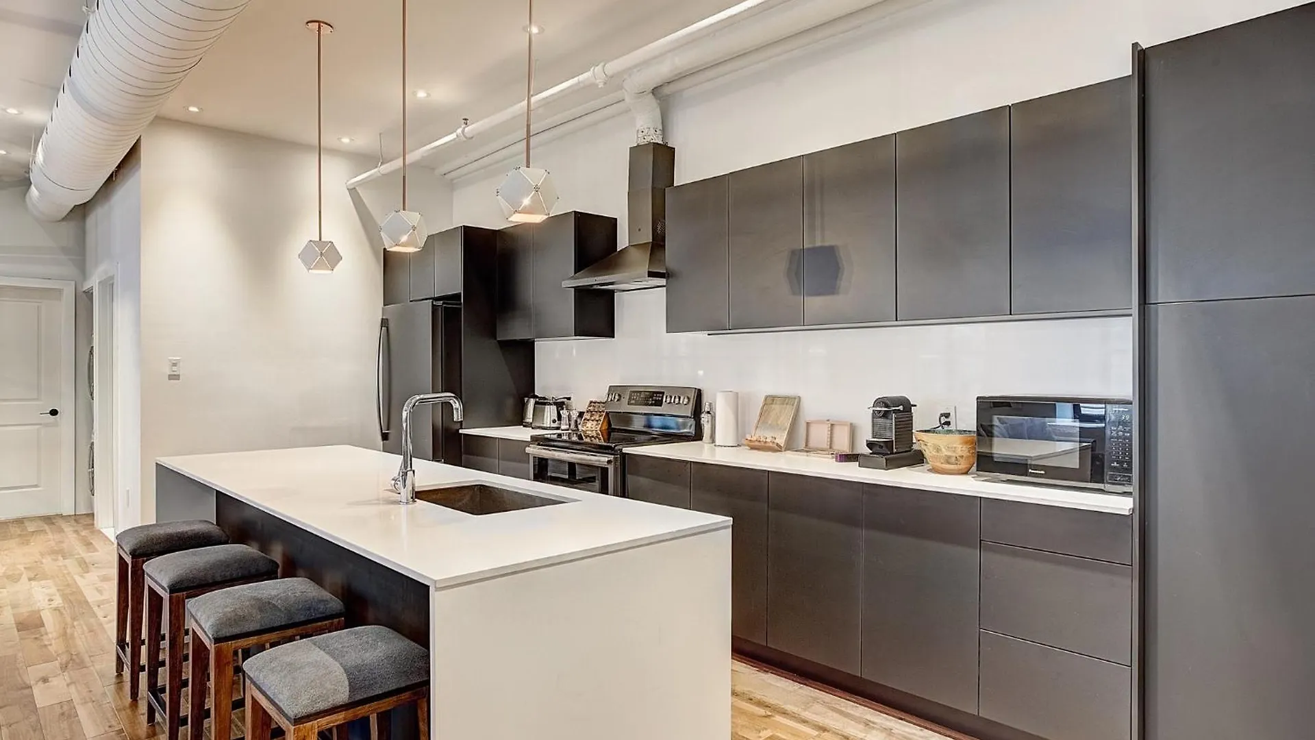 Saint Sulpice Lofts By Bakan - Old Montréal Canada